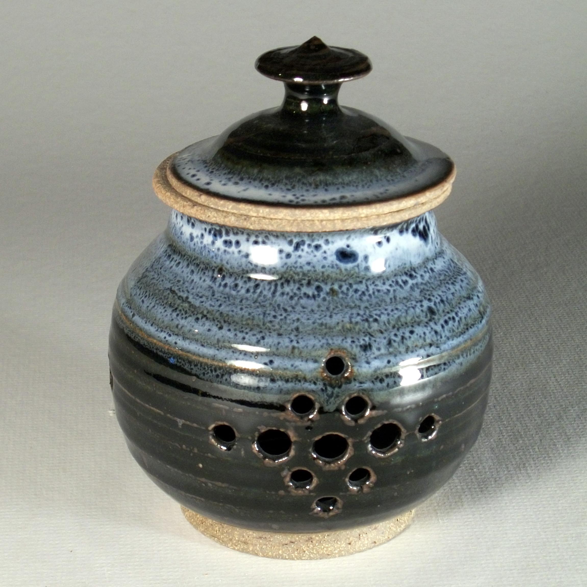 garlic pot